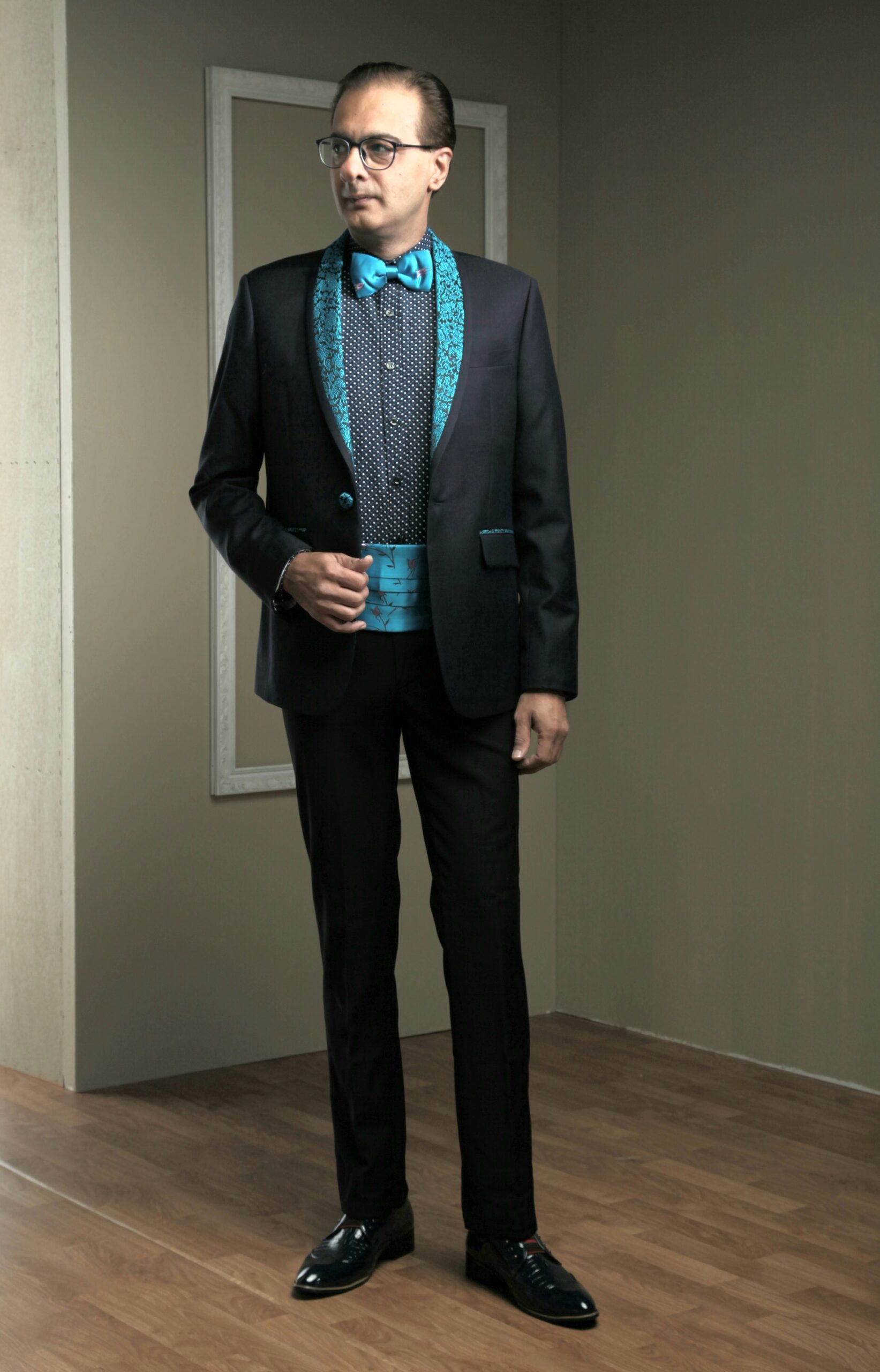 MST-5002-02-rent_rental_hire_tuxedo_suit_black_tie_suit_designer_suits_shop_tailor